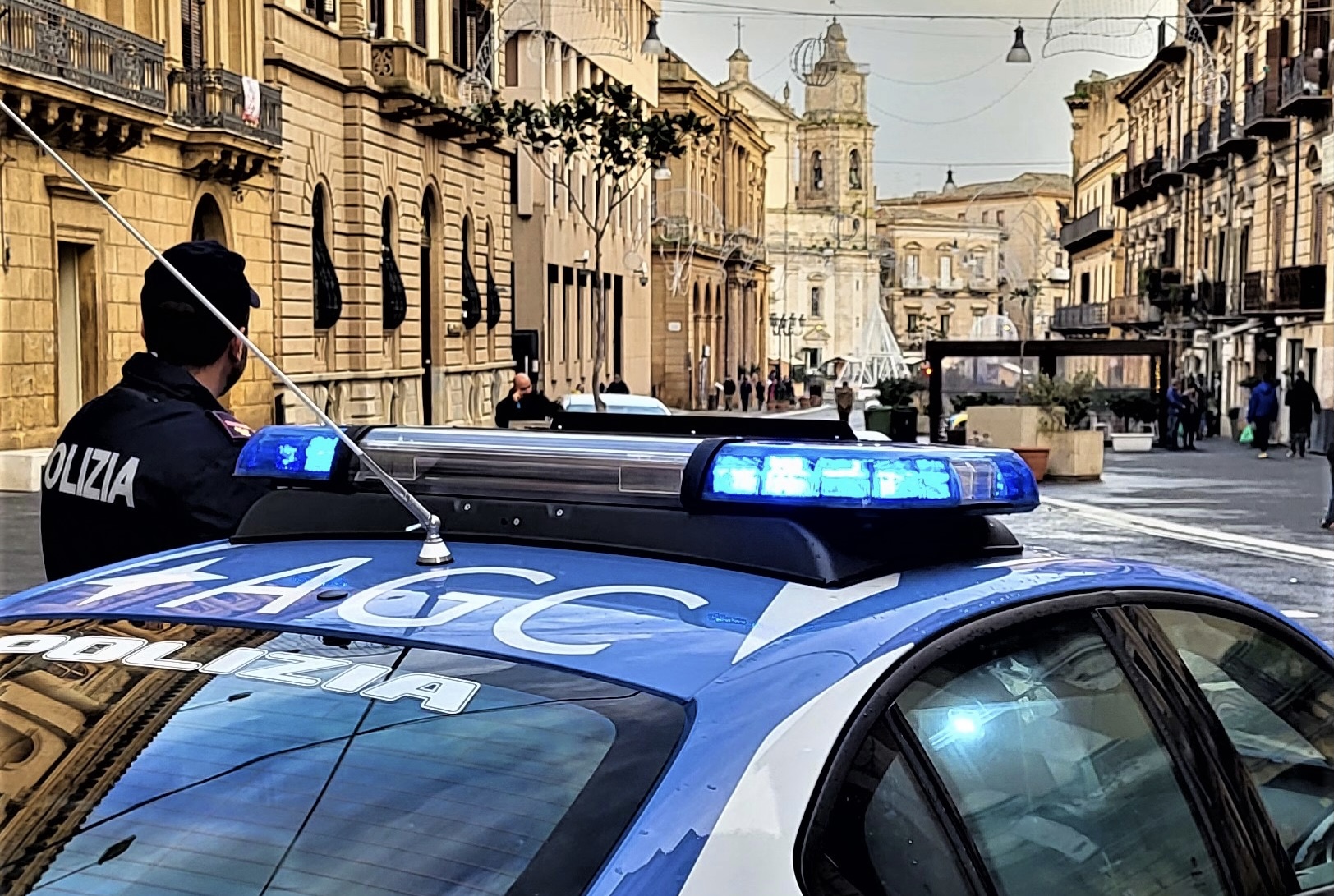 adn24 caltanissetta | cocaina armi e raid punitivi dieci arresti