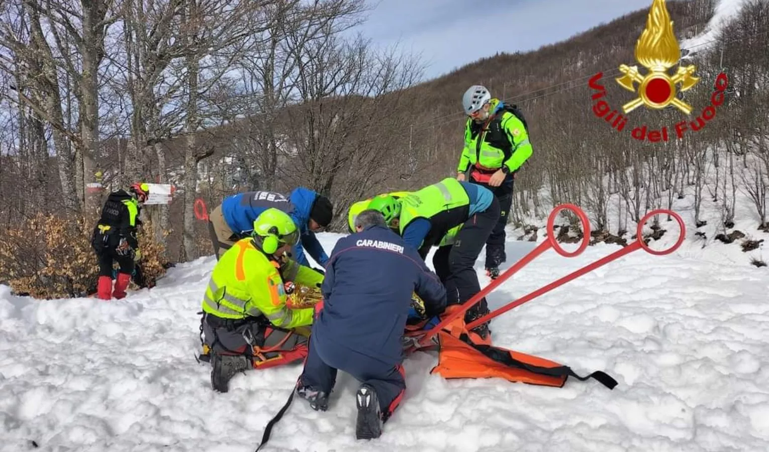 adn24 genova | sciatore si schianta contro un albero é grave