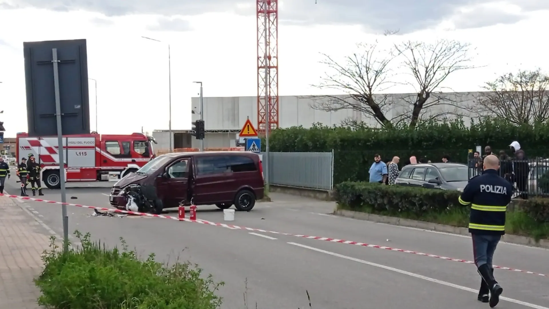  ‣ adn24 bonate sotto (bg) | tragico scontro moto-minivan: morto 35enne, grave passeggera