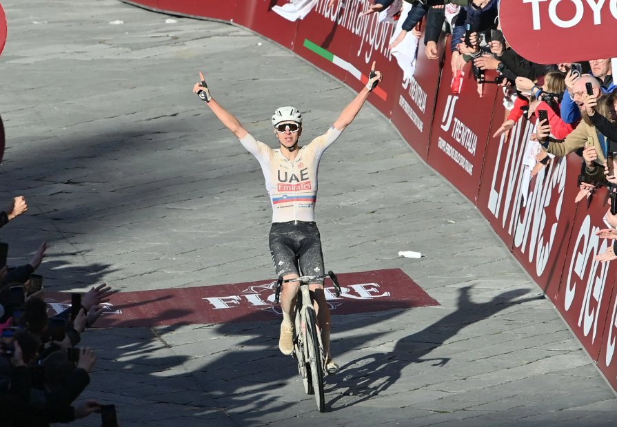 adn24 ciclismo | tadej pogačar troppo forte sua la diciottesima edizione di strade bianche