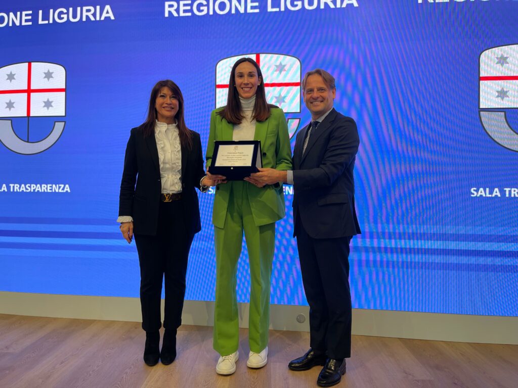 adn24 genova | la nuotatrice imperiese francesca fresia premiata in regione