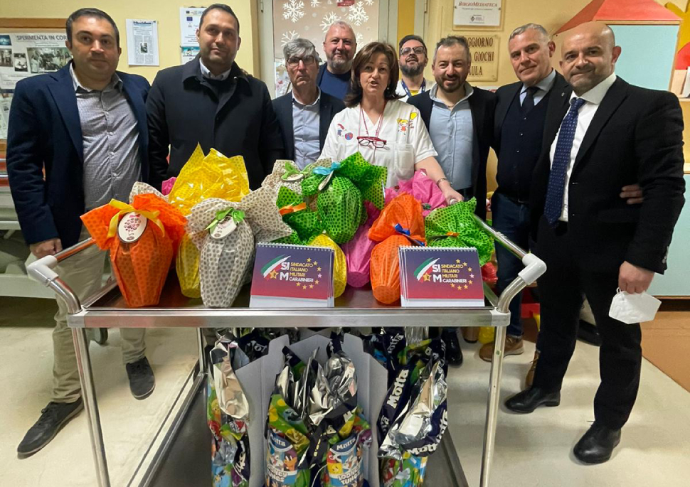  ‣ adn24 cosenza | ospedale annunziata: i carabinieri donano uova di pasqua ai bambini del reparto pediatria