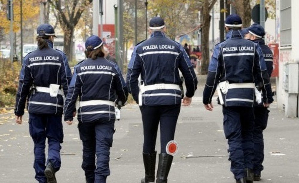 adn24 milano | vigili urbani dimissioni lampo per molti neo assunti