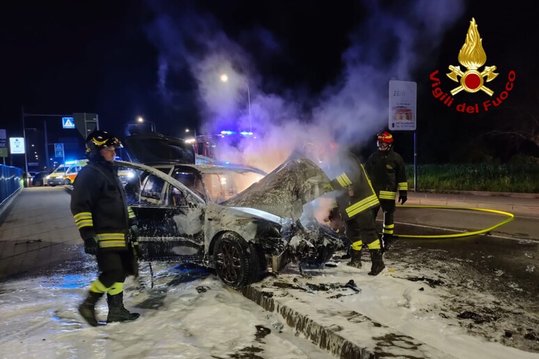  ‣ adn24 vicenza | frontale tra auto una prende fuoco, un morto e due feriti