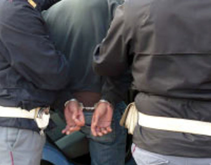  ‣ adn24 pescara | perde i sensi in strada, poi si sveglia e aggredisce soccorritori e poliziotti: arrestato