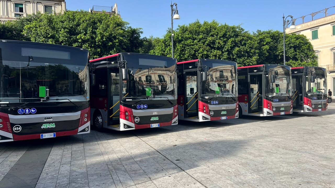 adn24 reggio calabria | presentazione di tre nuovi autobus elettrici