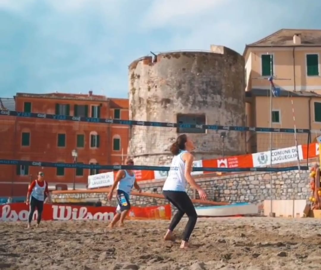 adn24 laigueglia sv | torneo di beach volley in spiaggia si sfidano anche i bambini