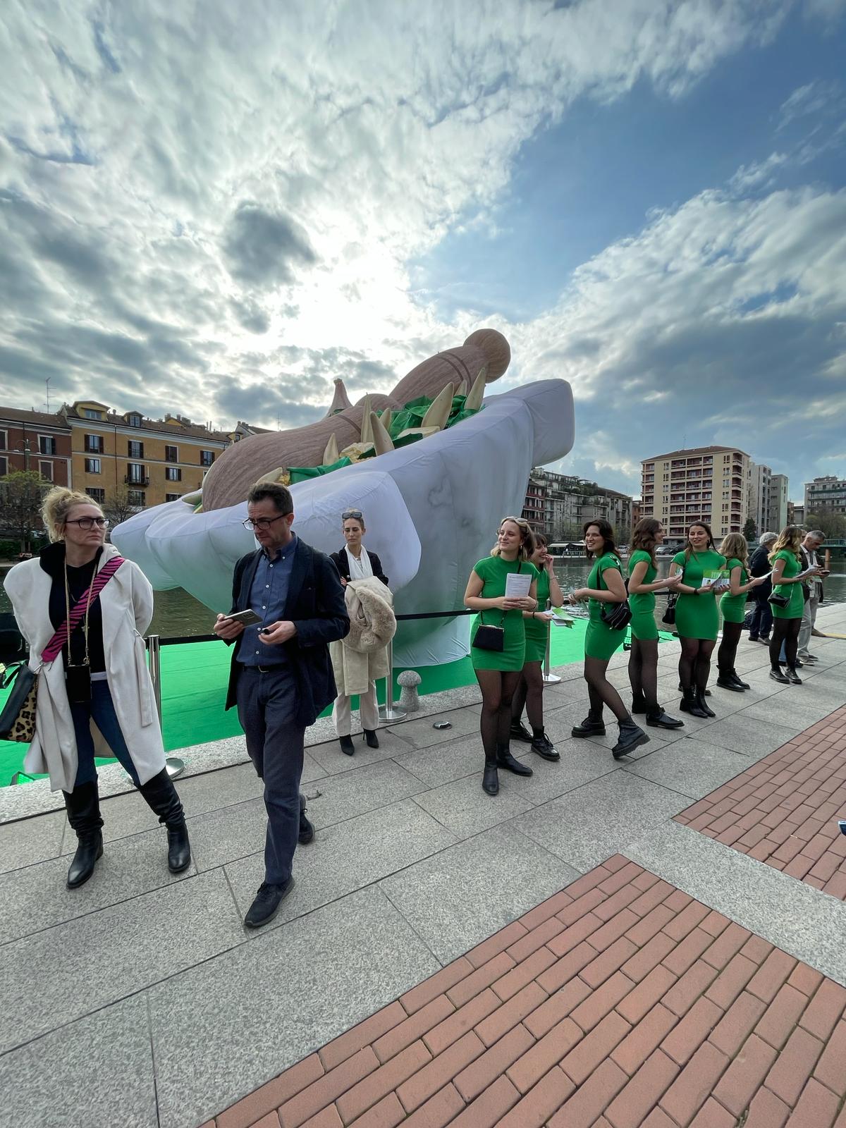 adn24 genova | il mega mortaio di pesto masterpiece of liguria protagonista in darsena a milano