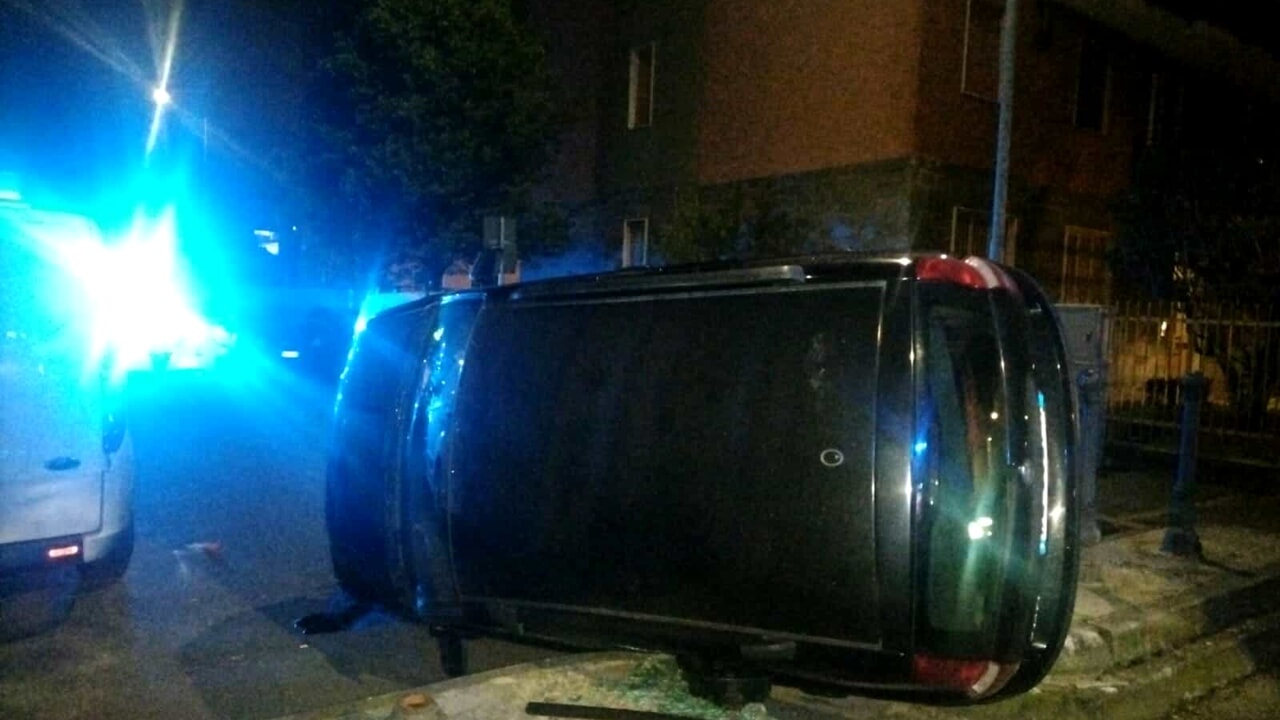 adn24 milano | ragazzo si schianta in auto era senza patente e aveva in tasca cocaina