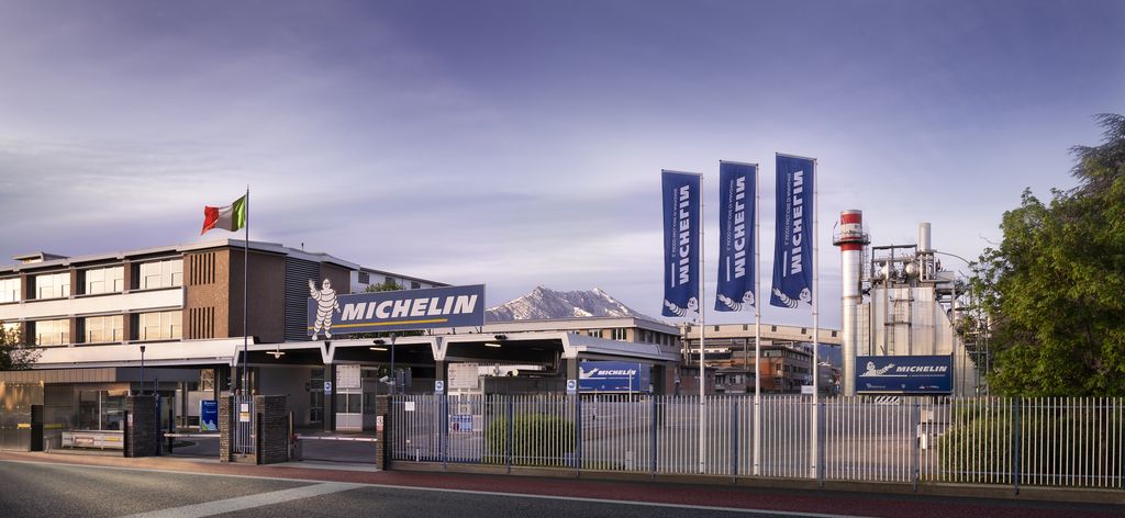 adn24 lavoro | michelin pagherà tutti i lavoratori tra i 2300 e i 4500 euro al mese anche in italia