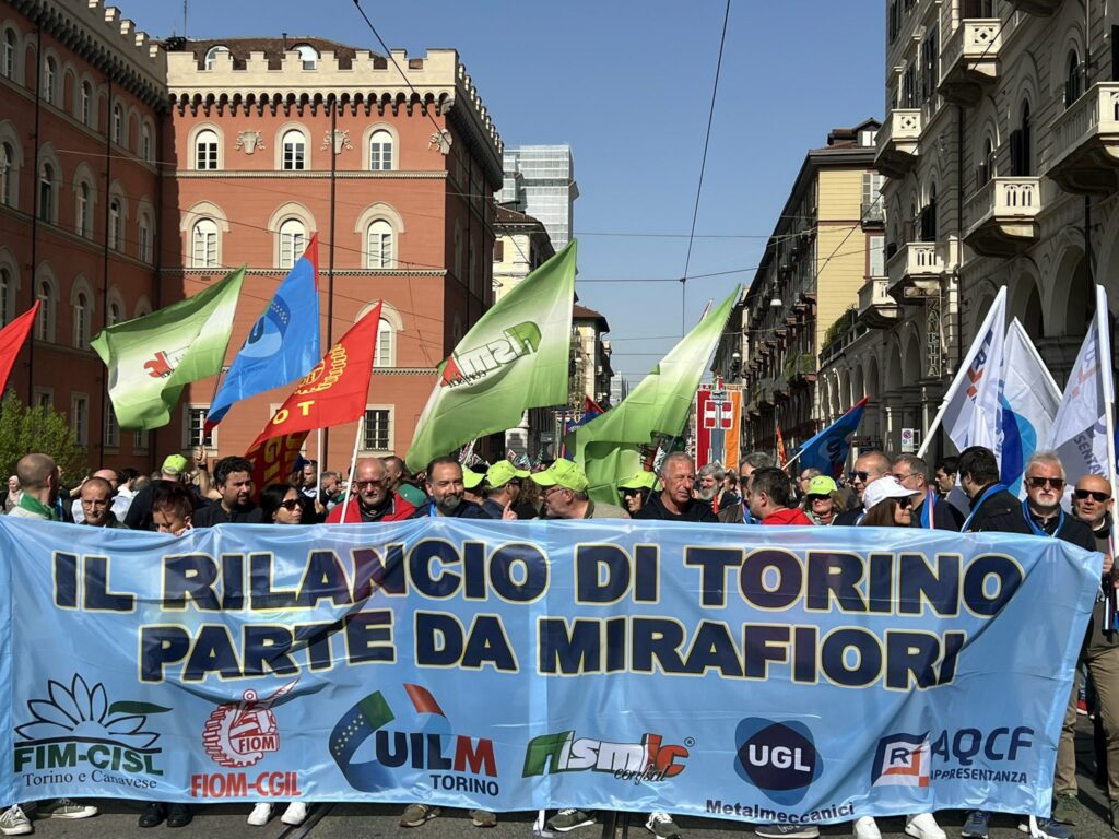 adn24 torino | battaglia mirafiori sindacati istituzioni studenti la curia in piazza per la fabbrica