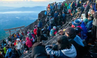  ‣ adn24 in giappone una città costruisce un muro per far andare via i turisti che scattano le foto al panorama