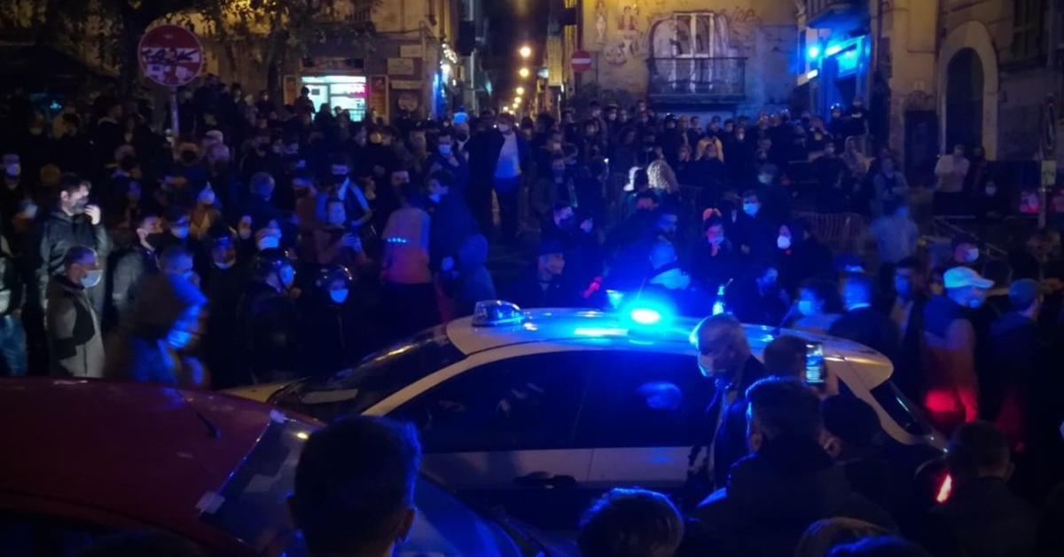  ‣ adn24 napoli | operazione movida sicura : violenta rissa con 5 feriti e un locale chiuso in centro