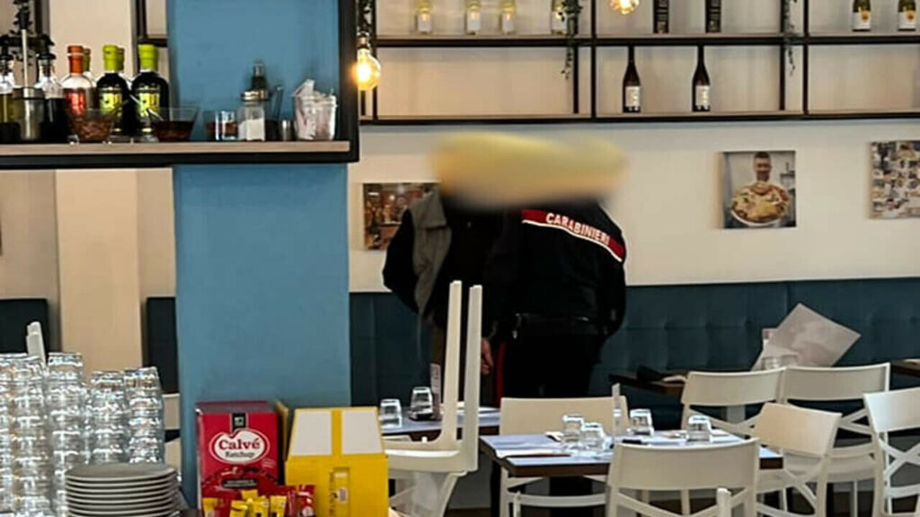 adn24 roma | distrugge della pizzeria di porzio in piena notte si ubriaca e si addormenta arrestato