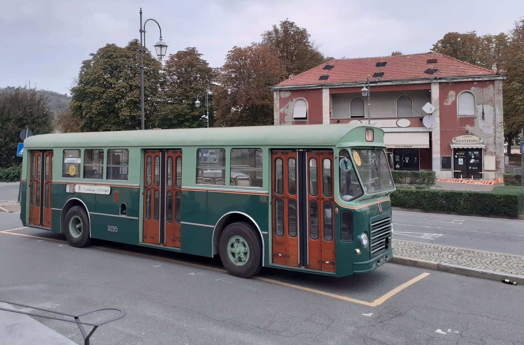 adn24 savona | cristian mazza lautista della tpl che restaura i vecchi pullman