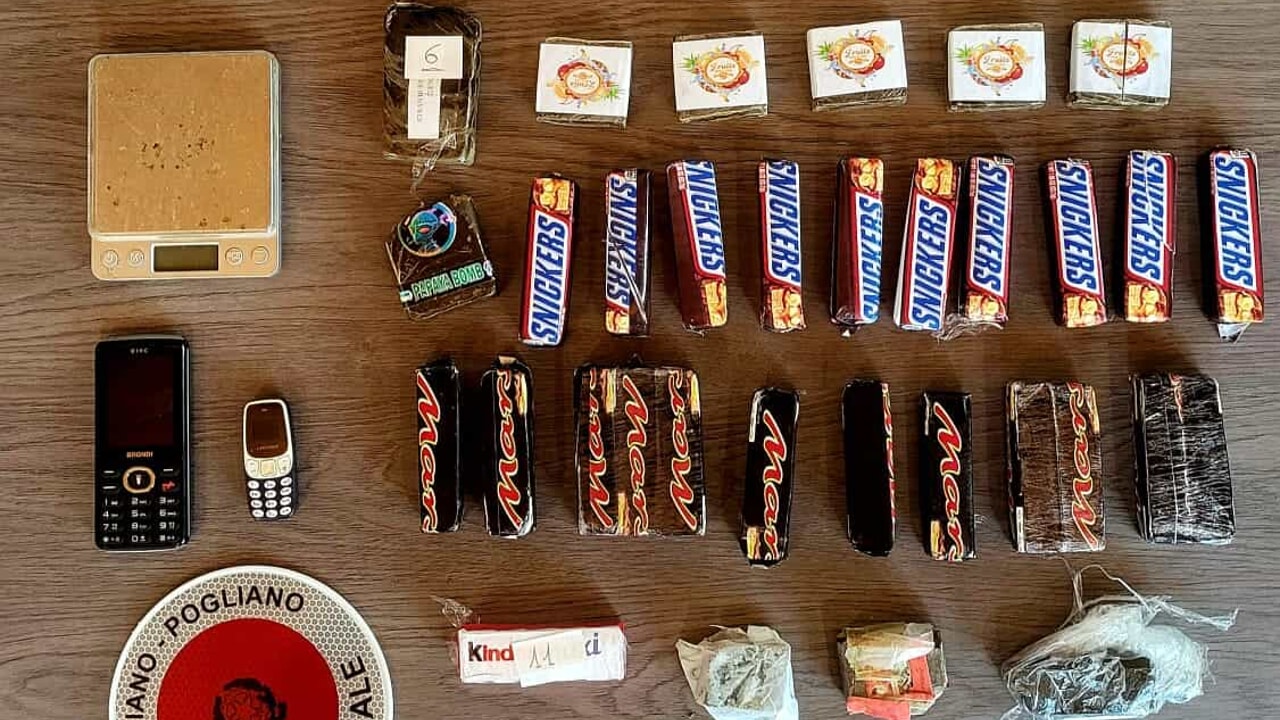 adn24 milano | packaging della droga nel 2024 confezioni identiche ai mars e agli snickers