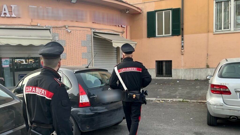 adn24 roma | si fa fuoco nella notte colpita la saracinesca di un bar