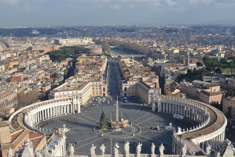 adn24 città del vaticano | santa sede maternità surrogata diventi delitto universale