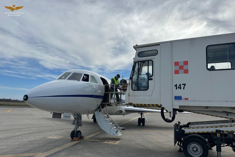 adn24 catania | bimbo in pericolo di vita trasporto durgenza a lecco con aereo militare