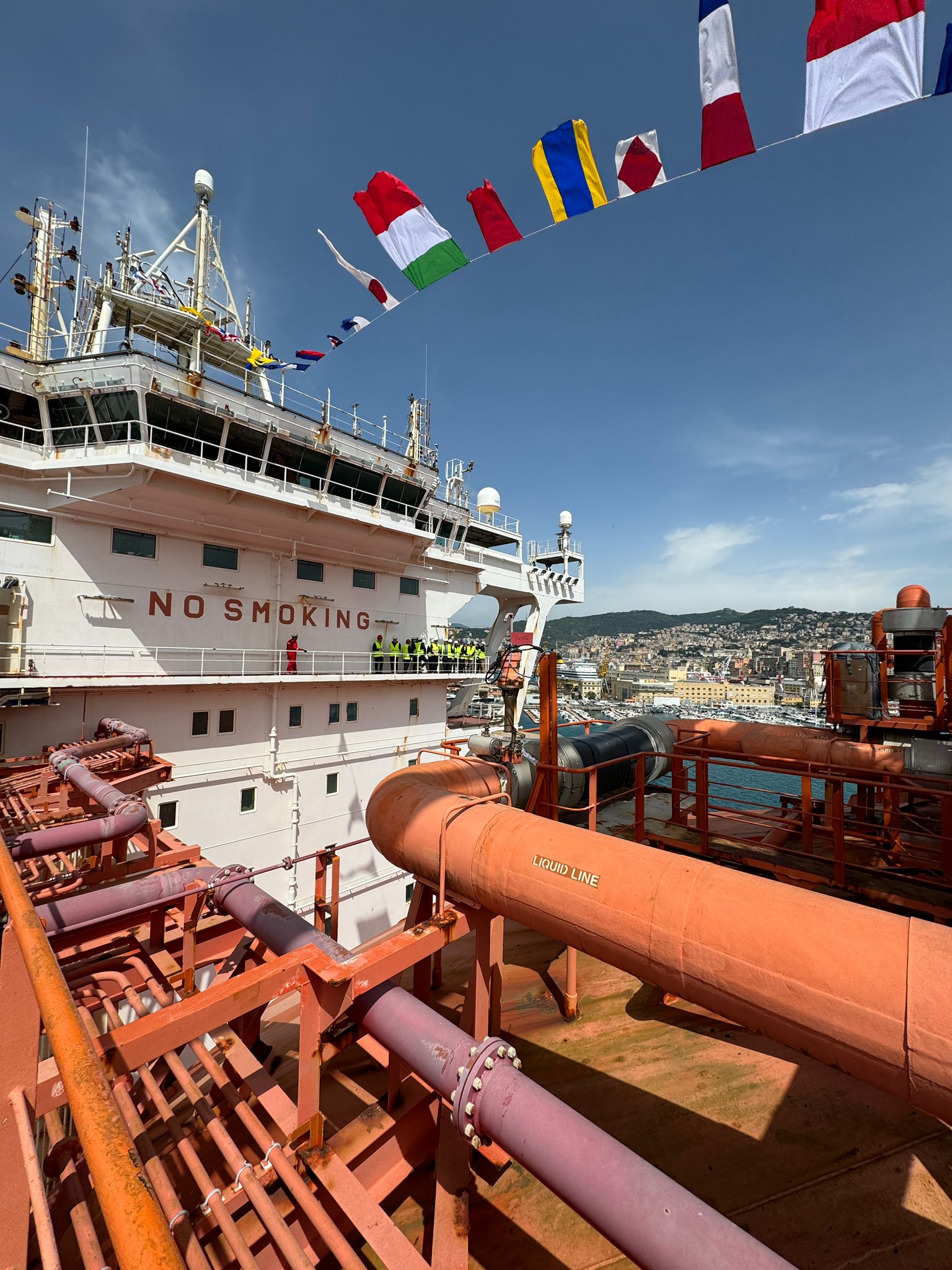 adn24 genova | toti visita la nave olt offshore fsru toscana