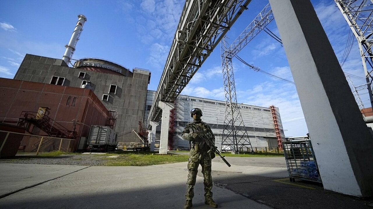 adn24 mondo | rischio di un grave incidente nucleare droni contro la centrale di zaporizhzhia