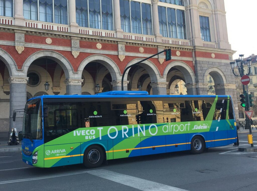 adn24 torino | bus investe un uomo morto sul colpo