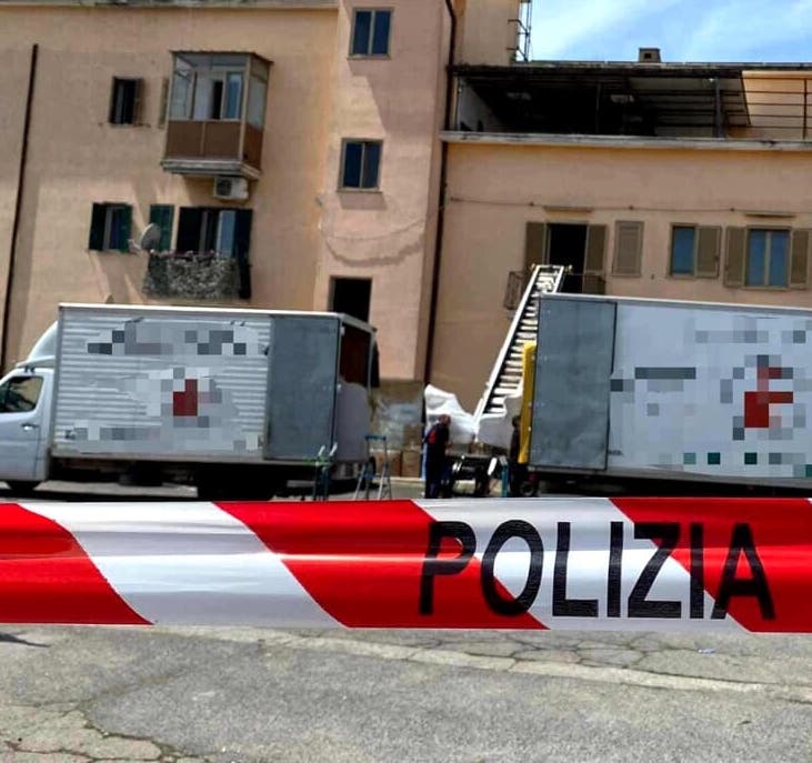 adn24 anzio roma | mega blitz nel palazzo dello spaccio occupato