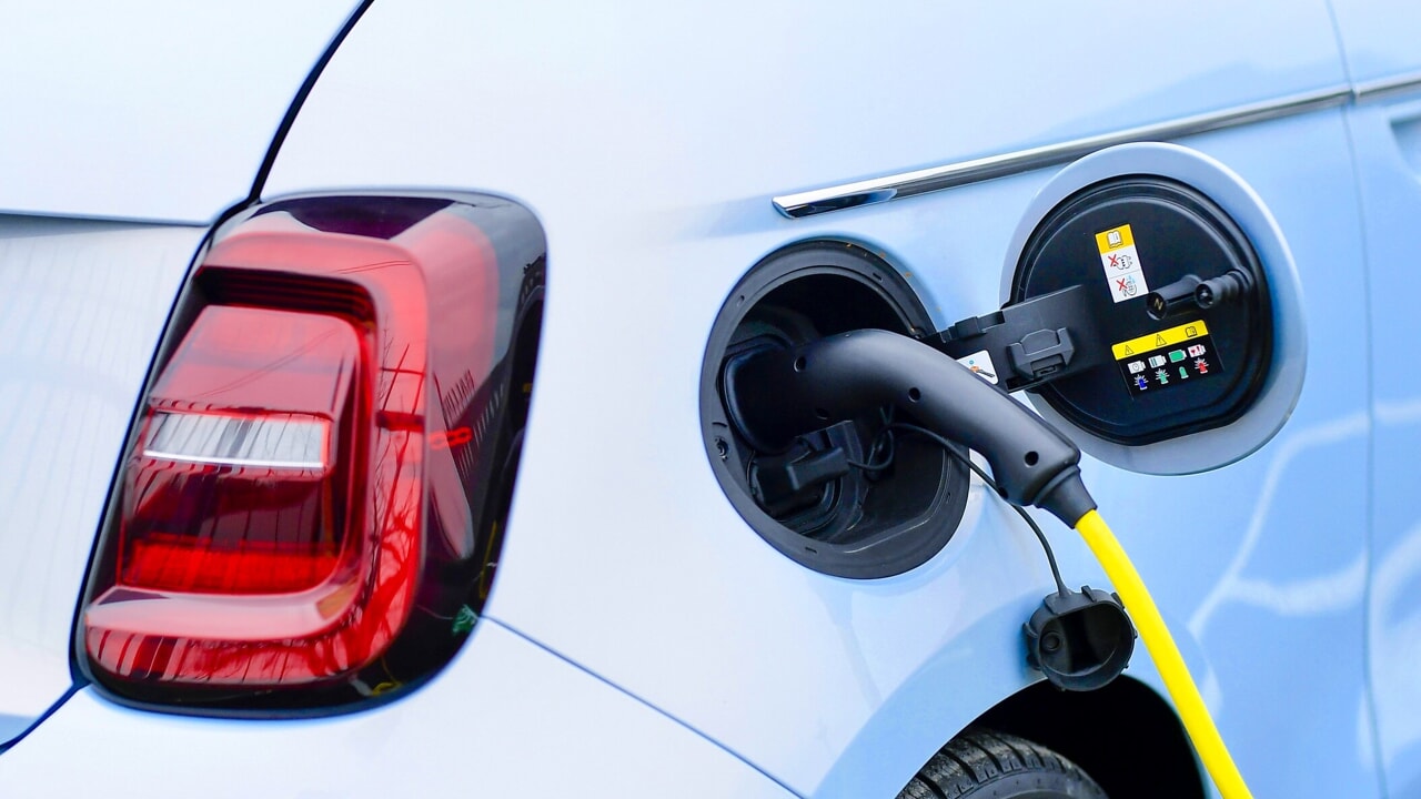  ‣ adn24 esauriti in nove ore i fondi per gli incentivi sulle auto elettriche