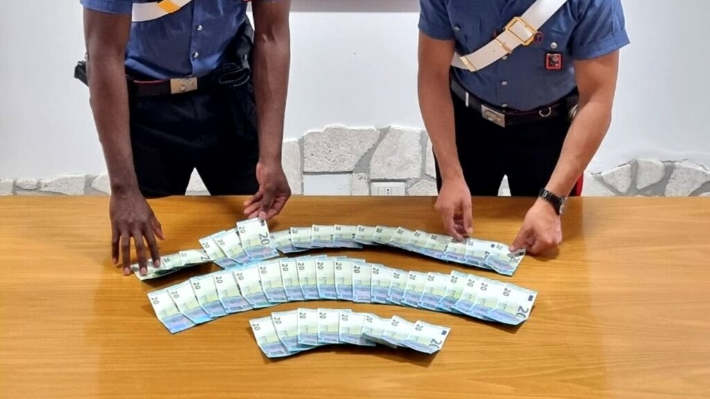 adn24 pomezia | giovane arrestato con 980 euro in banconote contraffatte