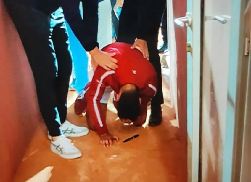 adn24 internazionali ditalia | djokovic colpito in testa da una borraccia mentre firma autografi video