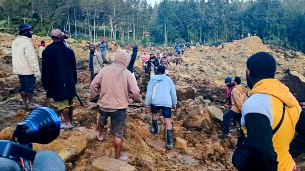 adn24 nuova guinea | frana provoca centinaia di morti in un piccolo villaggio