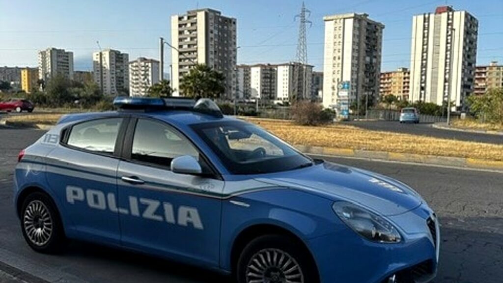 adn24 milano | donna ecuadoriana scippata nel parco arrestati due complici