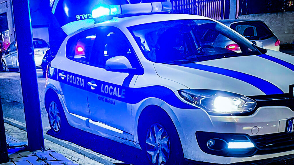 adn24 cirò marina kr | lite tra venditori ambulanti 18enne arrestato per tentato omicidio