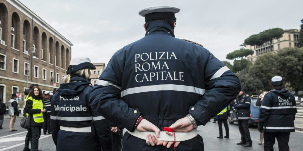 adn24 roma | turista canadese ferito alladdome con cocci di bottiglia da una 14enne