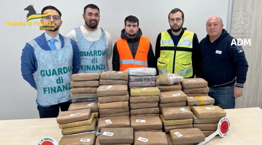 adn24 vado ligure sv | sequestrati in porto 116 chili di cocaina