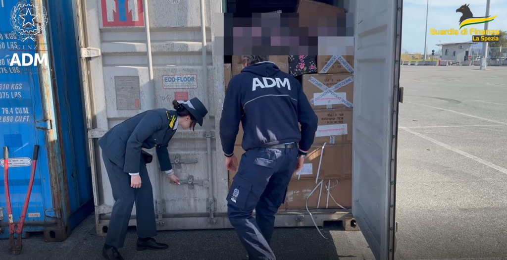 adn24 la spezia | sequestrate oltre 7 mila scarpe contraffatte arrivate dalla cina