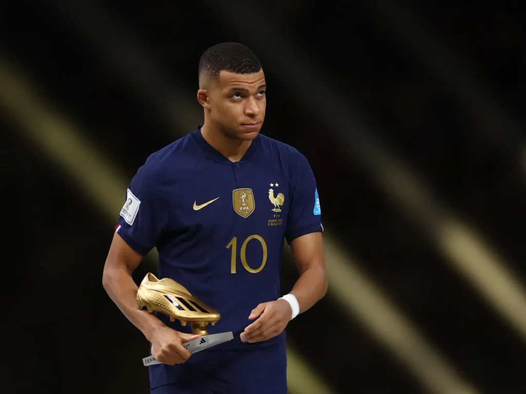 adn24 kylian mbappé si unisce al real madrid un affare epocale