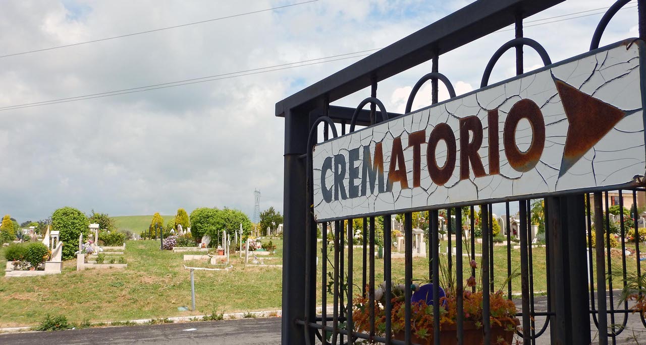  ‣ adn24 roma | rapina al cimitero: anziani aggrediti e trascinati dall'auto