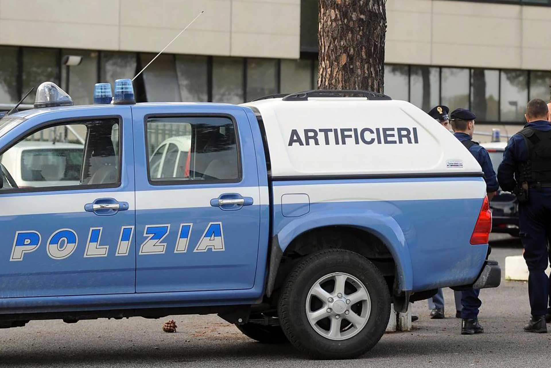 adn24 genova | allarme bomba tra via cairoli e galleria portello per uno zainetto abbandonato