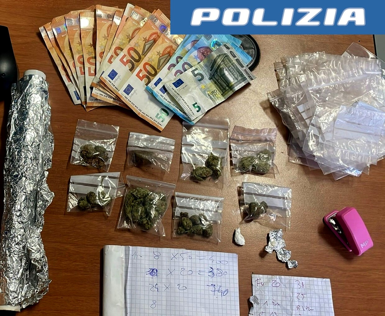 adn24 catania | chiama la polizia dopo una rapina subita ma nascondeva marijuana donna arrestata