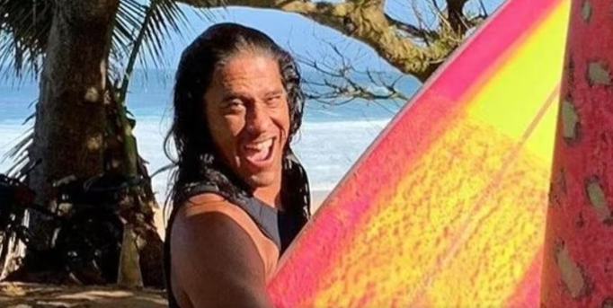 adn24 tragedia alle hawaii tamayo perry attore di pirati dei caraibi ucciso da uno squalo mentre faceva surf