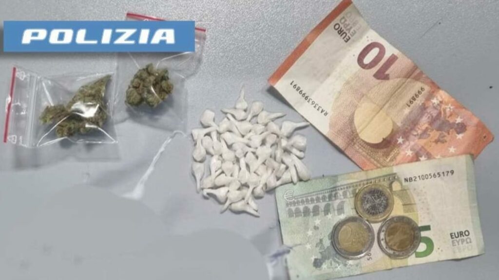 adn24 napoli | arrestato spacciatore venezuelano sequestrata droga e denaro