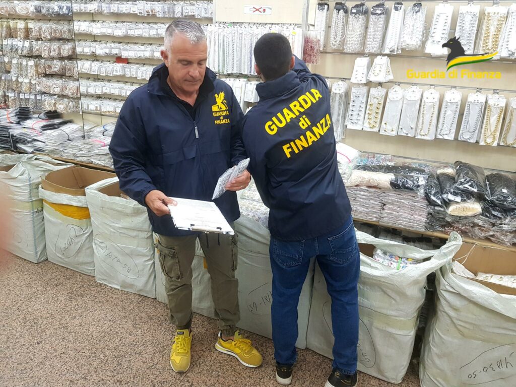 adn24 pescara | bigiotteria non sicura gdf sequestra 250000 articoli importatore denunciato