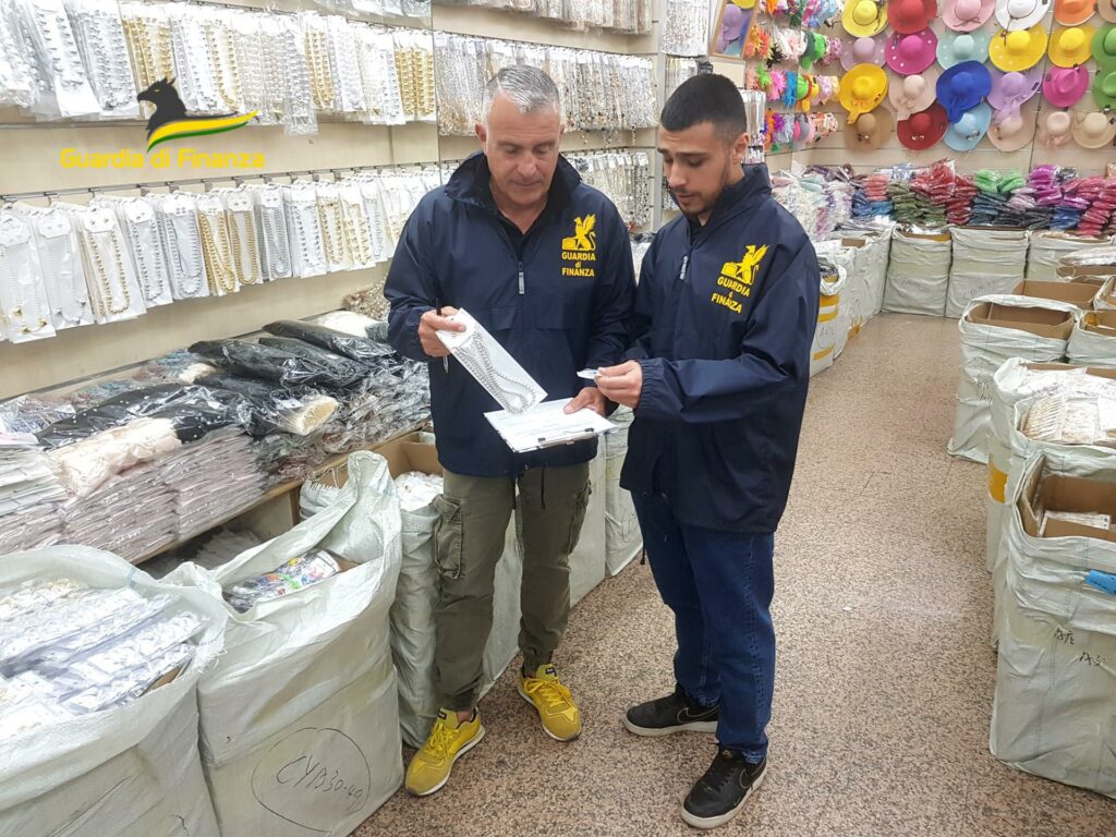 adn24 pescara | bigiotteria non sicura gdf sequestra 250000 articoli importatore denunciato