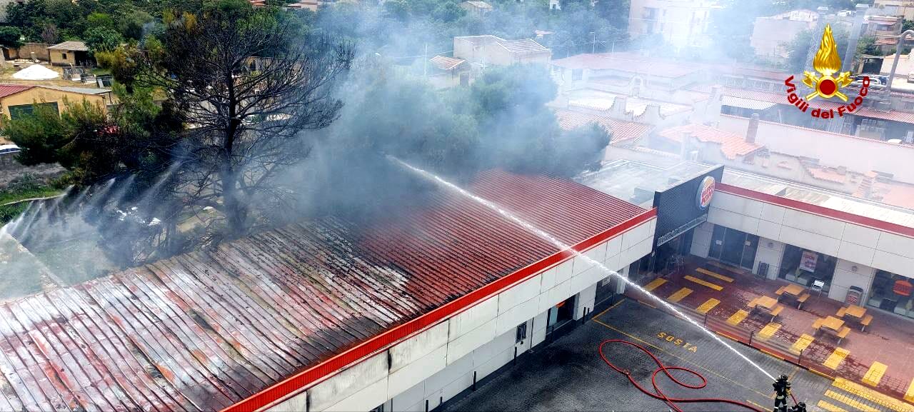  ‣ adn24 palermo | incendio al burger king di viale regione siciliana: nessun ferito