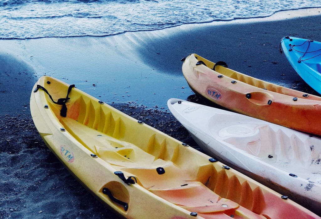 adn24 posillipo | ragazza si ribalta con il kayak e perde la vita