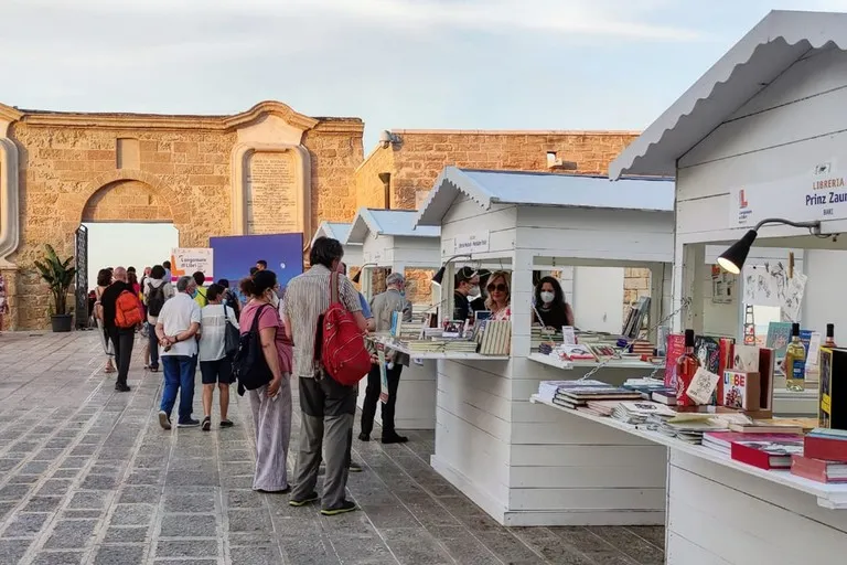 adn24 bari | torna il lungomare di libri dedicato alla lettura