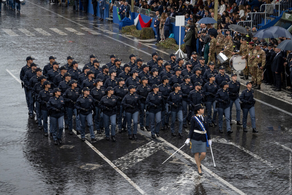 adn24 roma | la polizia di stato celebra i suoi 172 anni alla parata del 2 giugno foto