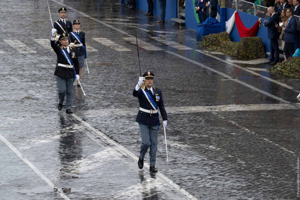 adn24 roma | la polizia di stato celebra i suoi 172 anni alla parata del 2 giugno foto