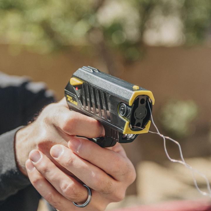  ‣ adn24 bolzano | durante l'arresto i carabinieri usano il taser: uomo ha un malore e muore